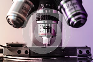 Microscope objectives and stage photo