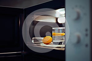 Microwave Cleaning Method Using Lemon in Water