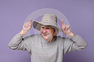 Middle aged woman i nsummer hat finding new idea and raising index finger photo