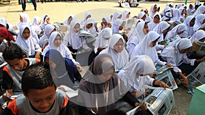 Middle school / junior high school students compactly