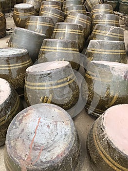 Middle size of Dragon clayed pots are arranged in rows