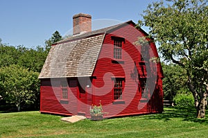 Middletown, RI: c. 1700 Guard House at Prescott Farm