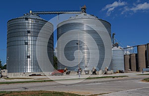 Midwestern USA Grain Storage Bins and Elevator