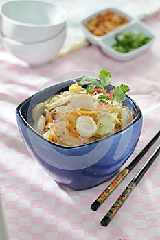 Mie soun - Delicious fried glass noodles Cellophane noodles filled with vegetables and meatballs