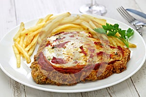 Milanesa a la napolitana, Argentina breaded beef cutlet