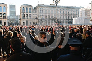 Milanese people watching Arsenal London fans