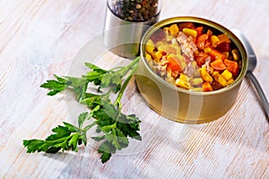 Milanese salad with tuna and vegetables