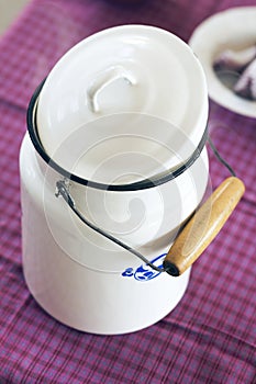 Milk pot