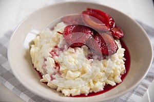 Milk rice pudding with prunes