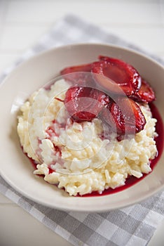 Milk rice pudding with prunes