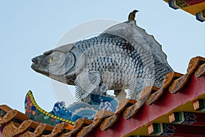 Milkfish cutting and sticky sculptures have become a habitat for starlings!