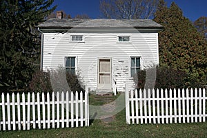 Millbrook Village, New Jersey: Abandoned 19th-century cottage
