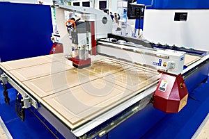 Milling and engraving center for furniture in factory