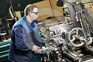 Milling machine operator