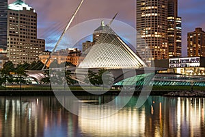 Milwaukee Art Museum at Night