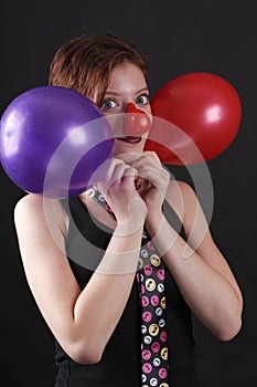 Mime with red nose and baloons