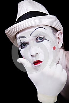 Mime in striped gloves and white hat