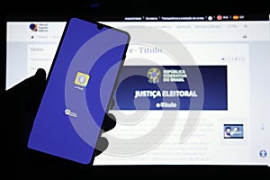 Cell phone screen with e-titulo application