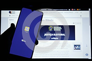 Cell phone screen with e-titulo application