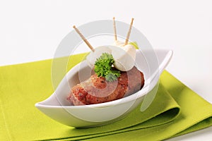 Minced meat kebab and baby mozzarella