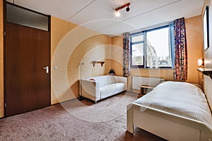 A mind-blowing room with a single bed