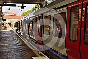 Mind the gap sign on underground platform.