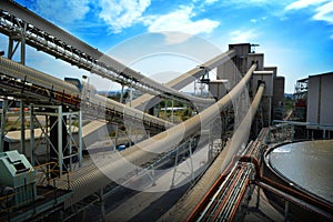 Mine with conveyor belts