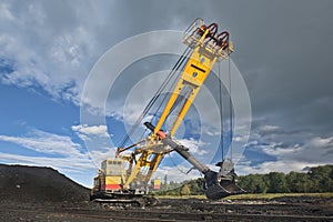 Mine excavator