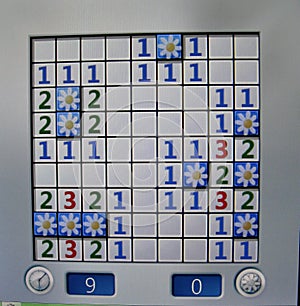 Minesweeper computer game win symmetrical pattern