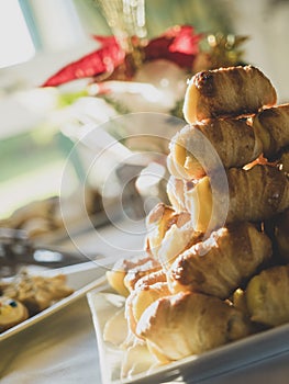 Mini cannolli with cream