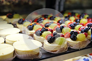 Mini cheesecakes with fruit