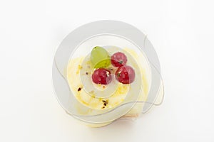 Mini dessert with cream and currant