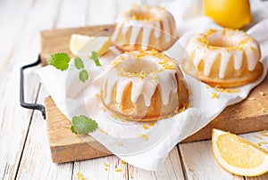 Mini citronové bundt dorty přelité citronovou polevou