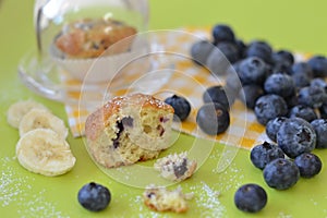 Mini muffin with blueberries and banana