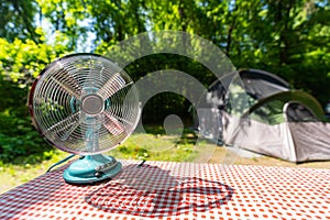 Mini outdoor fan for picnics or camping