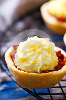 Mini pies with grownd meet