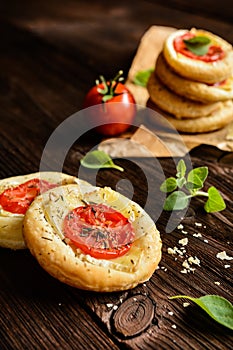 Mini pizzas with Camembert and tomato