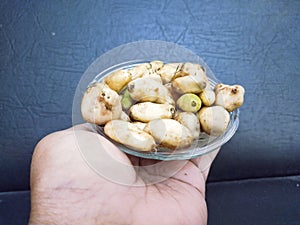 Mini Potatoes, how to prepare them: Wash, slice, roast, serve and then eat