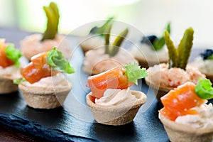 Mini puff pastry tartlets with smoked salmon filling.