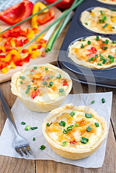 Mini quiche with chicken and bell pepper