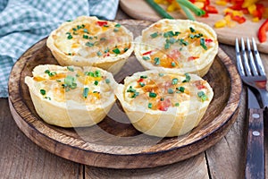 Mini quiche with chicken and bell pepper