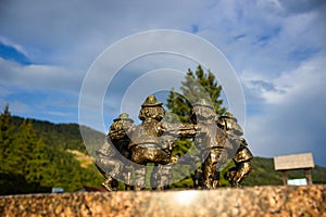 mini sculpture of Arkan Dance