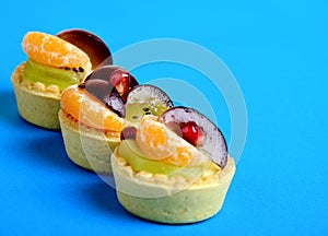 Mini tartes with fruit