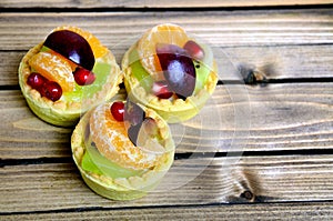 Mini tartes with fruit