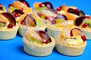 Mini tartes with fruit