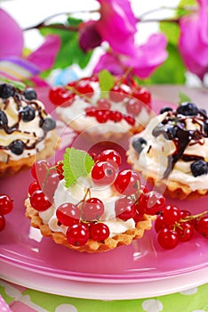 Mini tartlets with whipped cream and fresh fruits