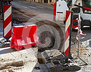 Mini trench for the construction of infrastructure with optical fibers