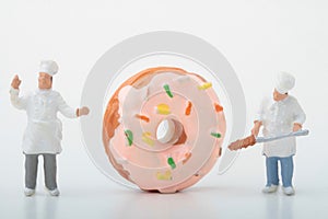 Miniature figurines of cooks with a giant donut