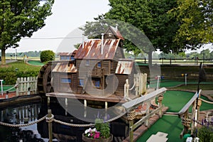 Miniature golf hole