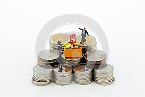 Miniature people : Shoppers with discount for shopping items. Image use for shopping business concept